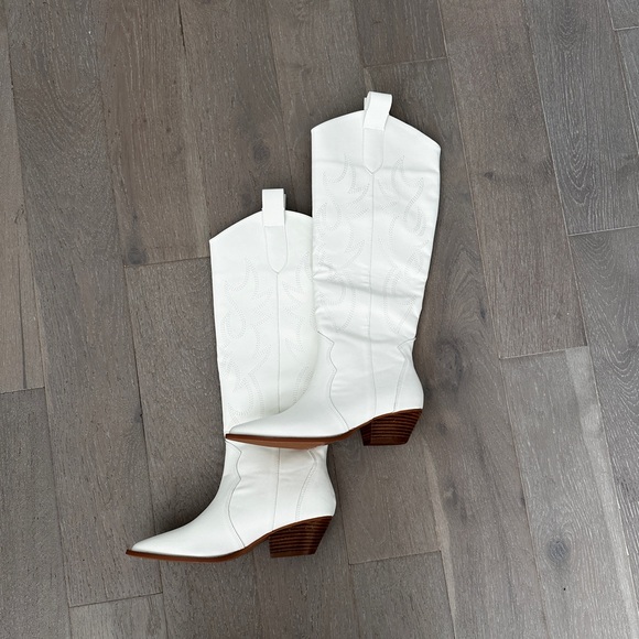 NWOT white western style cowboy boots - Picture 3 of 3
